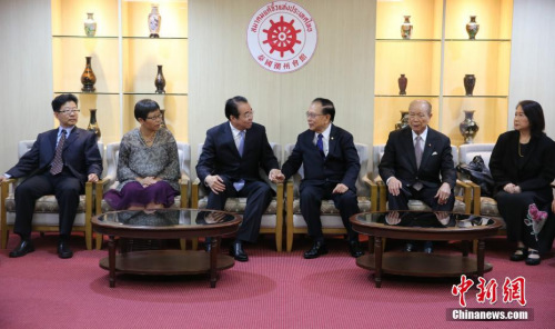 中國國務院僑務辦公室黨組書記、副主任許又聲(左三)9月12日率團訪問泰國潮州會館。圖為雙方座談。<a target='_blank' >中新社</a>記者 張晨翼 攝