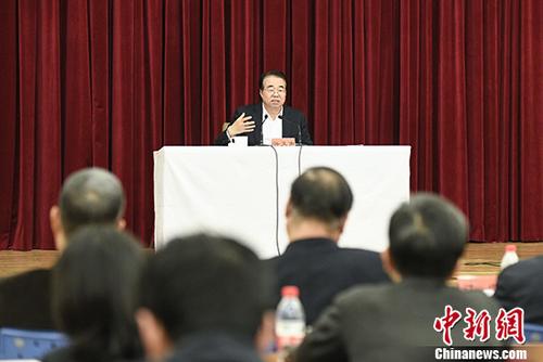 10月26日，國務院僑辦召開學習貫徹黨的十九大精神專題會議，黨組書記許又聲傳達十九大精神并提出學習貫徹要求。 <a target='_blank' >中新社</a>記者 崔楠 攝