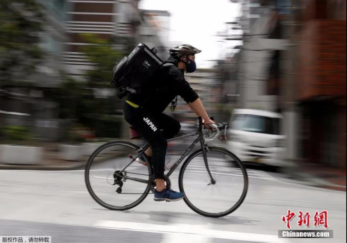 資料圖：日本擊劍名將倫敦奧運會男子花劍團體銀牌得主三宅諒開始騎車兼職送外賣。