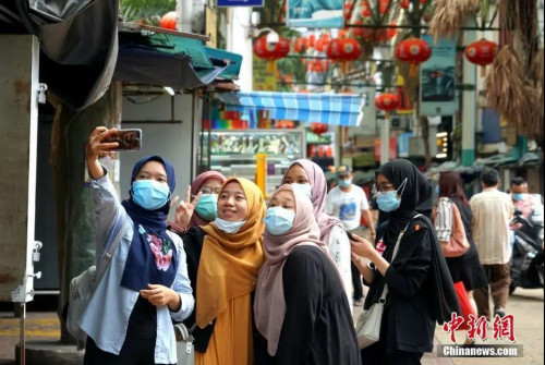 資料圖：7月12日，因疫情暴發(fā)歇業(yè)的馬來西亞吉隆坡茨廠街獲準重新開業(yè)。<a target='_blank' >中新社</a>記者 陳悅 攝